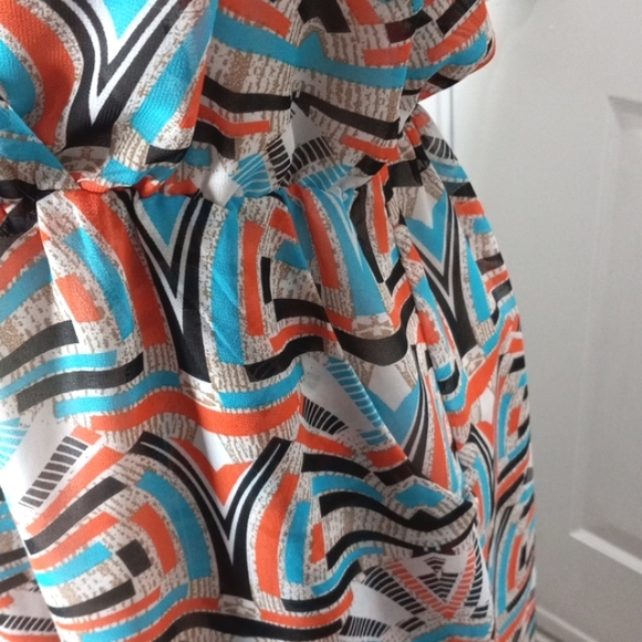 Chandi & Lia Sz Med, Faux Wrap Style midi Abstract Dress with Pockets - Picture 2 of 8